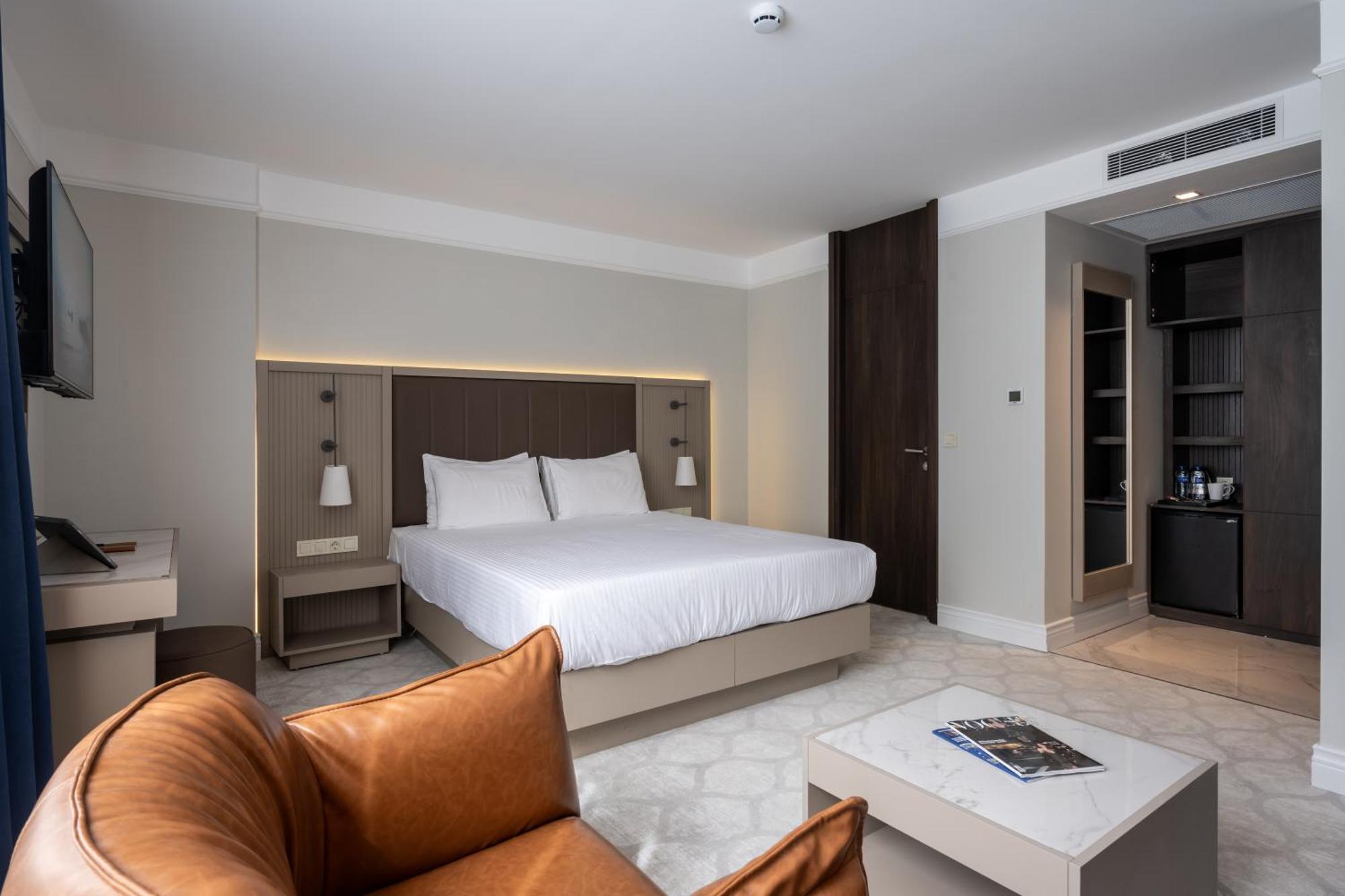 Noble Pangalti Hotel Istanbul Exterior photo